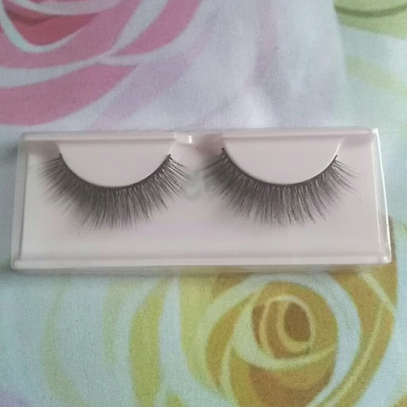 *OUT OF STOCK* C13 Dats Bea Lashes By Lash Levels - Picture 1 of 6